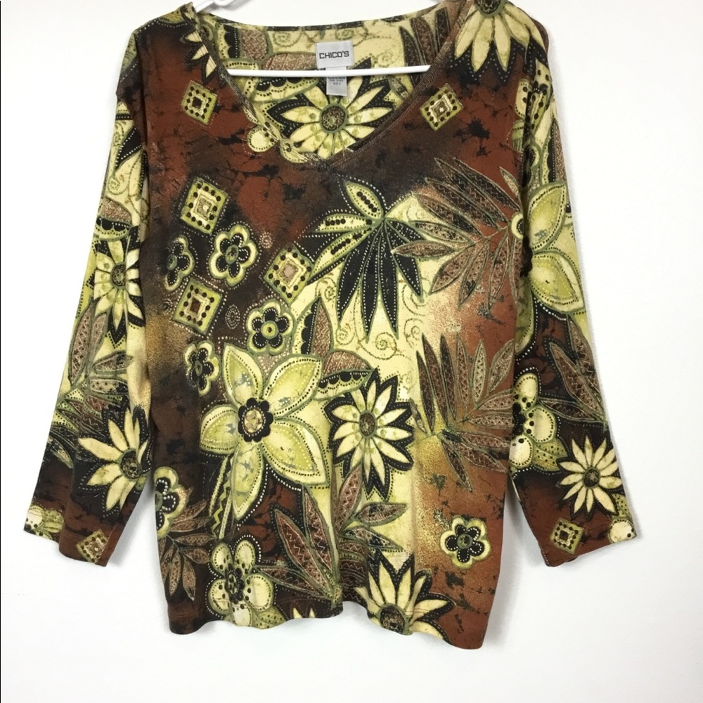 CHICO’S FLORAL PRINT V-NECK TOP